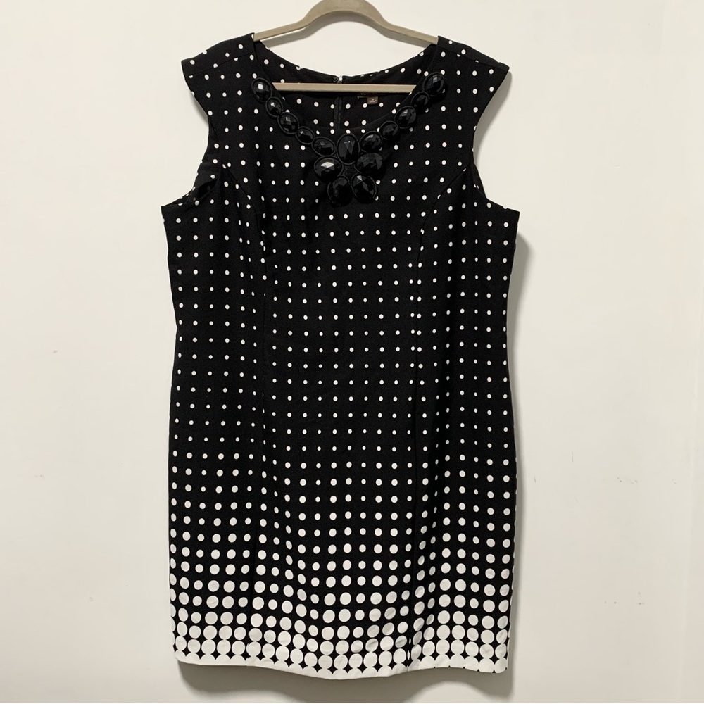 Voir Voir Black and White Sheath knee Length Dress Sleeveless Crew Neck